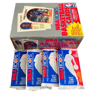 4 Packungen mit 1989-1990 NBA Hoops Series 2 Vintage Basketball Karten. 15 Karten pro Packung. Die offizielle NBA Basketball Karte.
