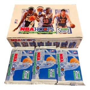 Lot de 3 cartes de basketball vintage des Hoops NBA 1992-1993, série 1. 12 cartes par paquet. De nombreuses stars classiques de la NBA !
