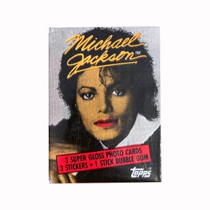 Pacote raro de cards colecionáveis vintage "lábios vermelhos" do Michael Jackson! Pacote lacrado com cera contendo 3 cards e 3 adesivos cada! Topps 1984.