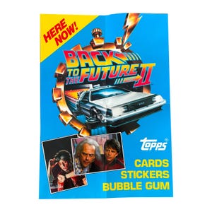 Póster promocional de Regreso al Futuro 2. Póster de 25 x 35 cm (desplegado) en excelente estado. Obra efímera poco común de los 80. Topps 1989. Marty McFly.