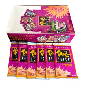 6 paquetes de cartas coleccionables vintage de Troll Force. 7 cartas y 1 pegatina por paquete. ¡Colecciónalas todas! Star Pics 1992.