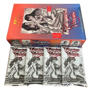 4 Packungen mit Vampiren und Vixens Vintage Sammelkarten. 8 Karten pro Packung. Sammel alle 72! Wunderschönes Kunstwerk von Don Paresi. Inhalt nicht für Erwachsene.