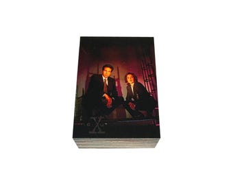 X-Files Season 2 complete set of 72 vintage trading cards in excellent condition. Topps 1996. The truth is out there. Mulder! Scully!