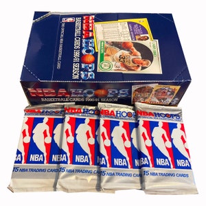 Lot de 4 cartes de basketball vintage des Hoops NBA 1990-1991. 15 cartes par paquet. La carte officielle de basket-ball de la NBA. Jordanie ? Pippen ? Oiseau ? Rodman ?