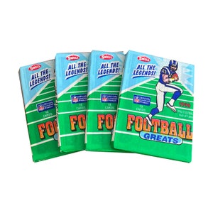 Lot de 4 paires d'accessoires de football Swell 1990. 10 cartes dans chaque paquet de cire vintage. Toutes les légendes de la NFL ! Temple de la renommée du football professionnel.