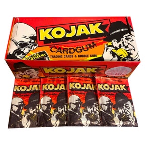 4 versiegelte Packungen von Kojak Sammelkarten. 8 Minikarten pro Packung. Monty Gum (Holland) 1975. Hinweis: Packungen können altersbedingt Gummireste aufweisen.