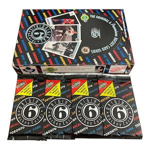 4 pacotes de 6 cartas de hóquei originais. Apresentando grandes jogadores do passado das 6 equipes originais da NHL. 9 cartas por pacote. UTCC 1992.