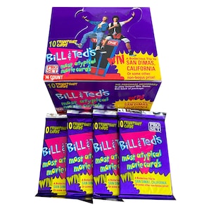 4 Karten (Sammelkarten) aus den ungewöhnlichsten Filmen von Bill & Ted. 10 Triumphierende Karten pro Packung. Sammle sie alle! Ausgezeichnet! Pro Set 1991.