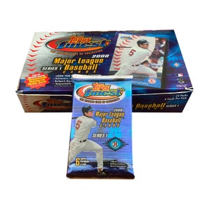 1 paquete de 2000 tarjetas de béisbol vintage Topps Finest Series 1. 6 cartas por paquete. Tarjetas de persecución insertadas aleatoriamente. ¡Colecciónalos todos! Topps 2000.