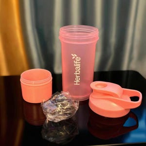 Botella mezcladora de proteínas de doble capa de 500 ml con nombre personalizado en 4 colores de HERBALIFE con recipiente para polvo desmontable: vaso mezclador para viajes de fitness