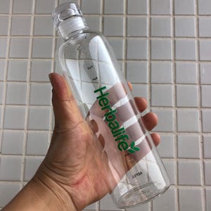 Botella ecológica personalizada de 18 oz / Botella de vidrio con letra / Botella de agua con tapa coloidal / Botella Herbalife de 500 ml / Idea de regalo de cumpleaños
