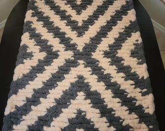 FREE SHIPPING: Hand Knitted Chenille Throw (34"x50")