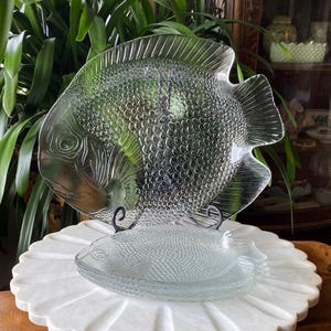 5 Piece Arcoroc Poisson Fish Glass Dish Set - French Vintage Embossed Glass Platter + 4 Plates