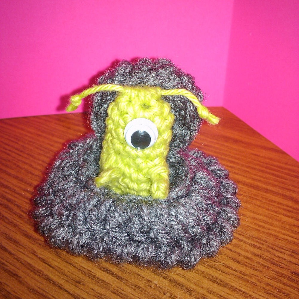 Small Spaceship With Alien Finger Puppet-pattern - Etsy