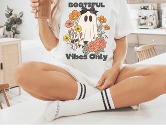 Retro-Style Halloween Ghost T-shirt, Floral Spooky Tee