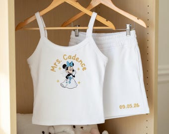 Camiseta sin mangas y shorts de Minnie para novia con nombre bordado personalizado, conjunto de pijama personalizado para la Sra., atuendo para despedida de soltera, regalo de compromiso, pijama de novia de Disney.