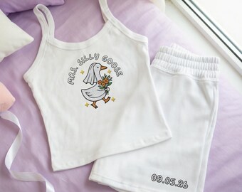 Conjunto de pijama de novia bordado "Mrs. Silly Goose", conjunto de pijama personalizado para la Sra., atuendo para despedida de soltera, regalo de compromiso, lindo pijama de novia.