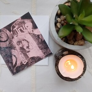 Tarjeta de felicitación abstracta en blanco por dentro