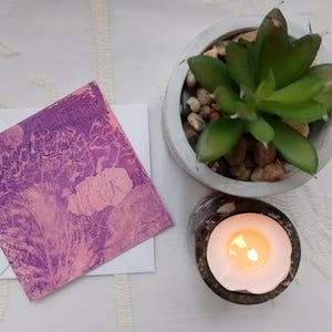 Tarjeta de felicitación abstracta en blanco por dentro
