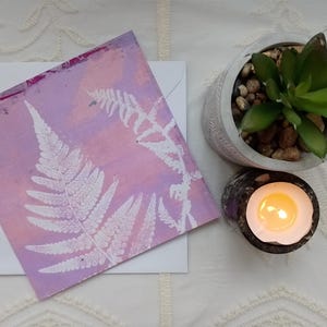 Tarjeta de felicitación abstracta en blanco por dentro