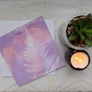 Tarjeta de felicitación abstracta en blanco por dentro