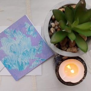 Tarjeta de felicitación abstracta en blanco por dentro