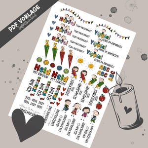 Könnte beinhalten: Ein Bogen bunter Aufkleber mit verschiedenen Designs für die Schule, darunter Cartoon-Kinder, Äpfel und der Text "SCHULKIND!" und "1. Klasse". Die Aufkleber sind auf Deutsch und haben verschiedene Formen und Größen.
