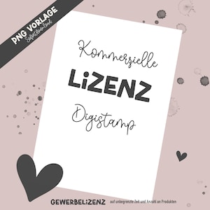 Może przedstawiać: Biała kartka papieru z czarnym tekstem, który brzmi "Kommersielle LIZENZ Digistamp GEWERBELIZENZ auf unbegrenzte Zeit und Anzahl an Produkten". W lewym dolnym rogu kartki znajduje się czarne serce.