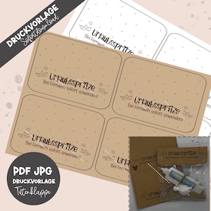 Op de afbeelding: Kraftpapieren labels met de tekst "Urlaubsspritze" en "Bei Fernweh sofort anwenden!" in het zwart. De labels bevatten kleine illustraties van papieren bootjes, zonnen en sterren. De woorden "PDF JPG" en "DRUCKVORLAGE Tutenklappe" zijn ook zichtbaar.