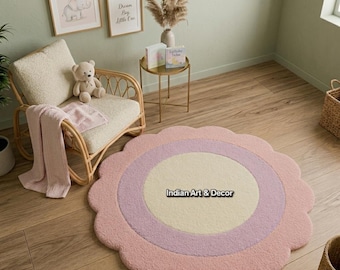 Alfombra floral tejida a mano para guardería - Alfombra redonda rosa con borde festoneado. Decoración para sala de juegos.