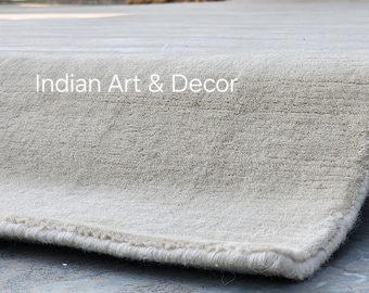 Hand-Tufted Wool Rug in Soft Beige – Minimalist Modern Carpet by Indian Art & Decor. Simple Yet Elegant