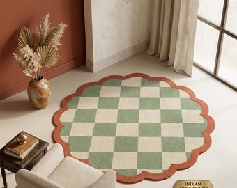 Rond schulptapijt met dambordpatroon – saliegroen en crème handgetuft tapijt met geschulpte terracotta rand