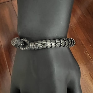 Stainless steel bracelets for men and women, retro woven chain bracelets, personalized snake head bracelets, gift bracelets