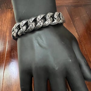 Carved pattern Cuban chain bracelet, stainless steel bracelet, gift bracelet for men and women