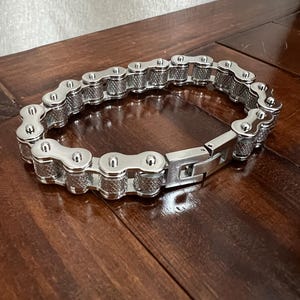 Retro stainless steel bracelet, bicycle chain bracelet, gift bracelet for men and women