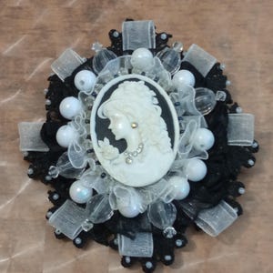 Elegante handgemachte Cameo Brosche - Vintage inspiriertes Schmuck Accessoire