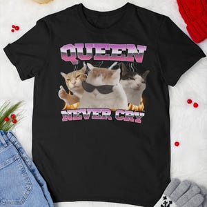 Queen Cat Never Cry Vintage T-Shirt, Funny Sayings Shirt, Silly Cats Shirt, Cat Meme Shirt, Gift for Cat Lovers, Viral Meme, Cat Owner Shirt