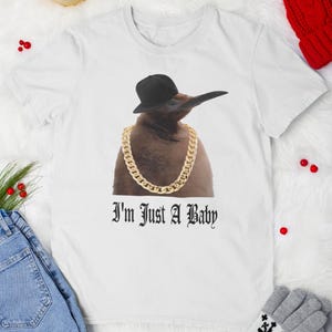 Camiseta vintage con el mensaje "I'm Just A Baby Pesto The Penguin", camiseta con dibujo de pájaro, divertida camiseta de vida salvaje, regalo para amantes de los pingüinos, camiseta "I Love Pesto"