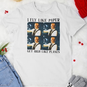 T-shirt vintage "Volo come la carta, sballo come gli aerei", maglietta di Nathan Fielder, maglietta con meme divertente sui piloti, maglietta con testo virale, regalo umoristico sui viaggi aerei