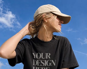 Maqueta de camiseta extragrande Black Comfort Colors 1717, escena de cielo azul (descarga digital)