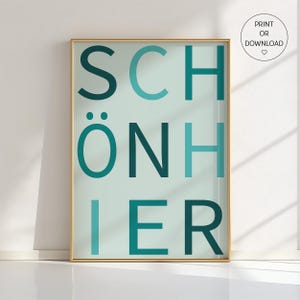 Poster tipografico "Schön Hier" – Arte murale blu petrolio – Decorazione per ingresso in stile tedesco – Stampa per corridoio – Citazione minimalista per casa moderna o ingresso