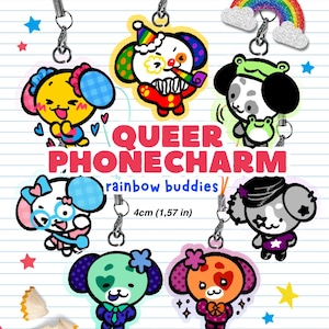 Pode incluir: Uma coleção de sete pendentes de acrílico para telemóvel com personagens de desenhos animados, incluindo um palhaço e vários animais. O texto QUEER PHONECHARM rainbow buddies e 4cm (1,57 in) está impresso no centro. Cada pendente tem um fecho.