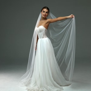 Soft single-tier wedding veil | Long cathedral or chapel length veil | Single-tier veil