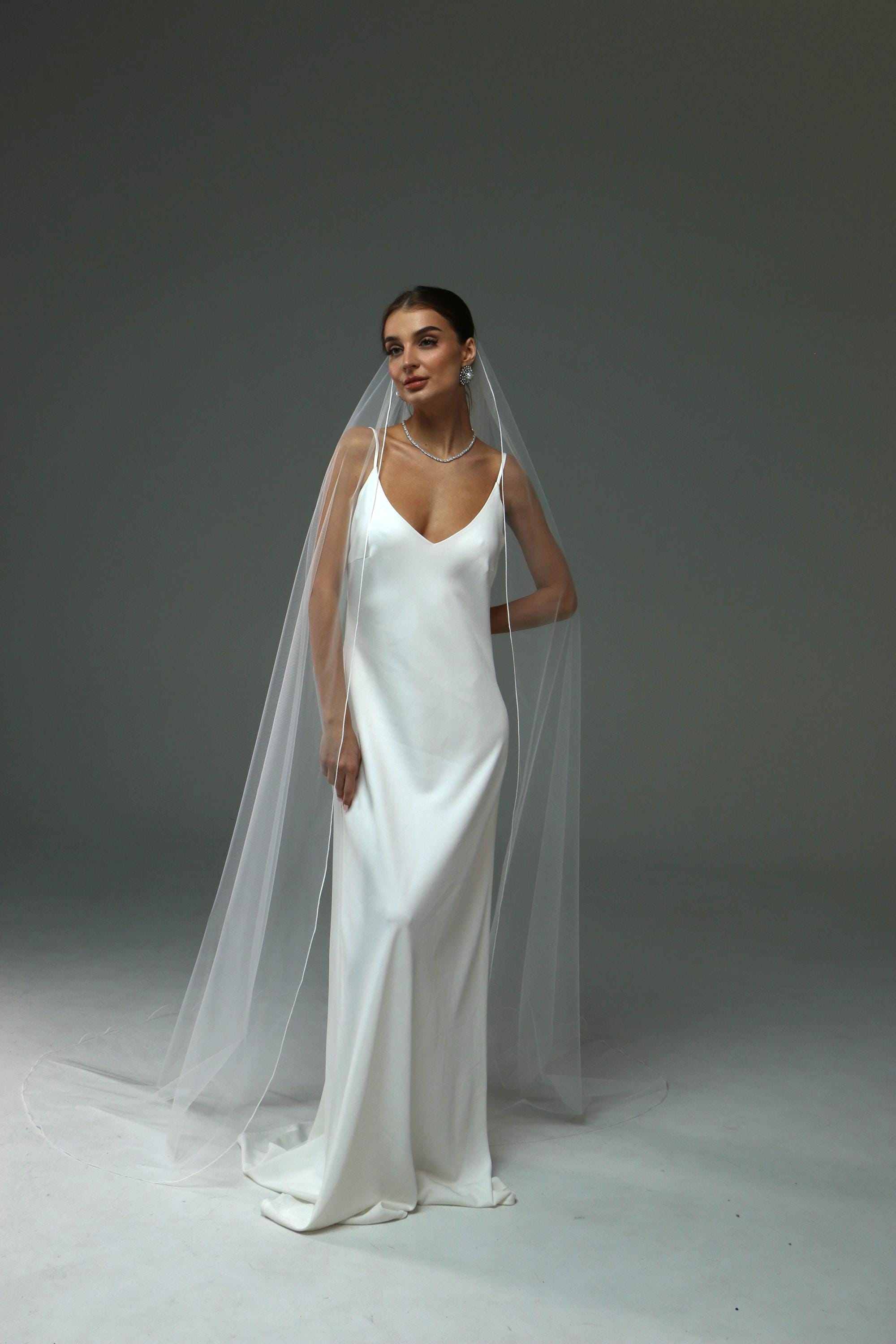 Soft veil with pencil edging