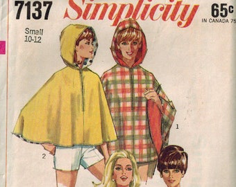 Poncho Simplicity 7137 Jiffy en dos largos, talla pequeña 10-12, sin cortar