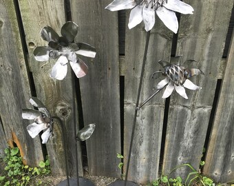 Metal garden sculptures