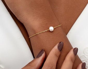 Pulsera minimalista de una sola perla, delicada pulsera de perla natural de agua dulce bañada en oro, pulsera de boda, regalo de dama de honor, regalo de Navidad