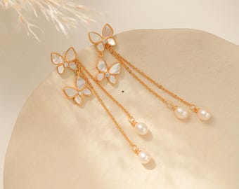 Orecchini pendenti a farfalla con perle: oro 18 carati, borchie in argento sterling