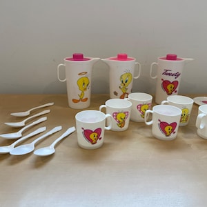 Juego de platos, tazas y jarras de plástico vintage de Warner Bros Tweety Bird