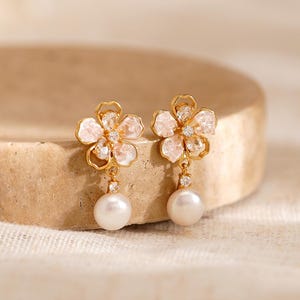 Pink Flower Freshwater Pearl Earrings, Delicate White Pearl Earrings, Gifts for Her, Everyday Earrings, Bridesmaid Gifts, Bridal Earrings